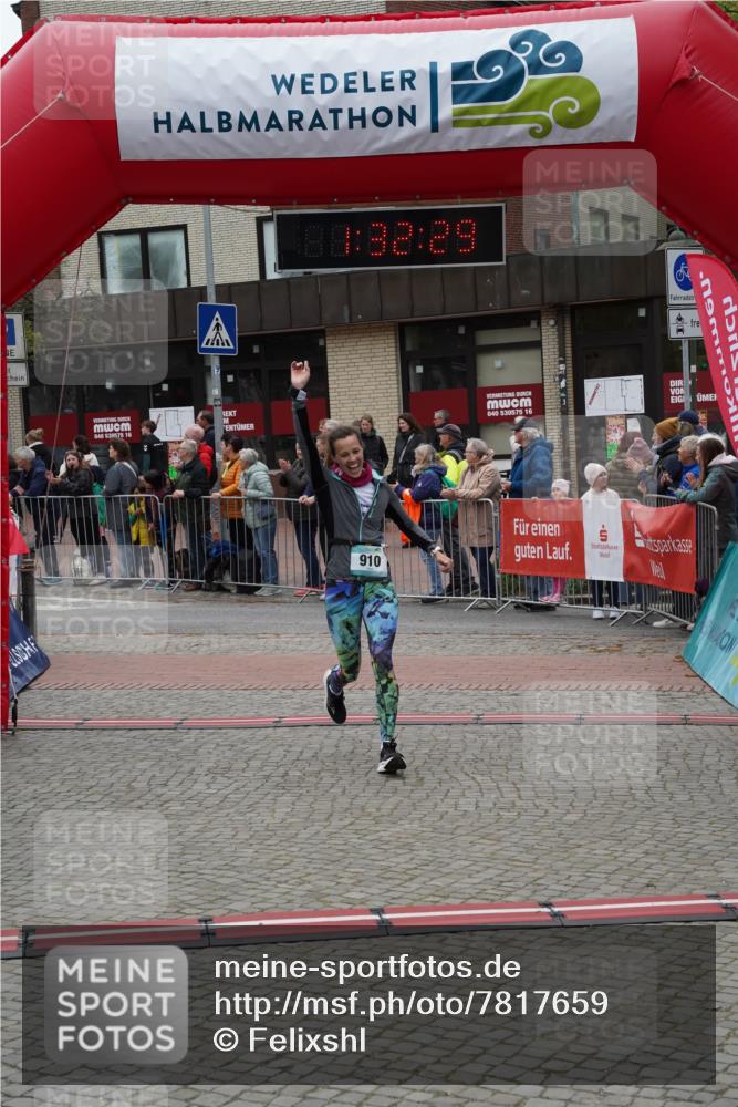 04.05.2025 - 8. Wedeler Halbmarathon Felixshl http://msf.ph/oto/7817659 04.05.2025 11:32:27 Ziel 236, 910, 1027 meine-sportfotos.de