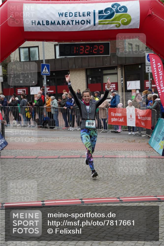 04.05.2025 - 8. Wedeler Halbmarathon Felixshl http://msf.ph/oto/7817661 04.05.2025 11:32:27 Ziel 236, 910, 1027 meine-sportfotos.de