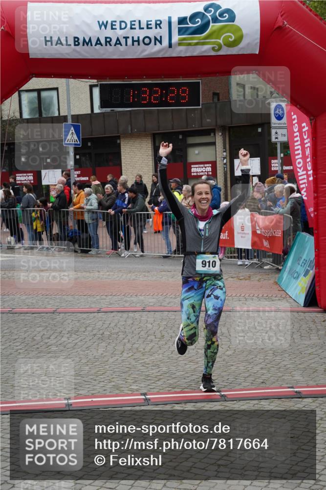 04.05.2025 - 8. Wedeler Halbmarathon Felixshl http://msf.ph/oto/7817664 04.05.2025 11:32:27 Ziel 236, 910, 1027 meine-sportfotos.de