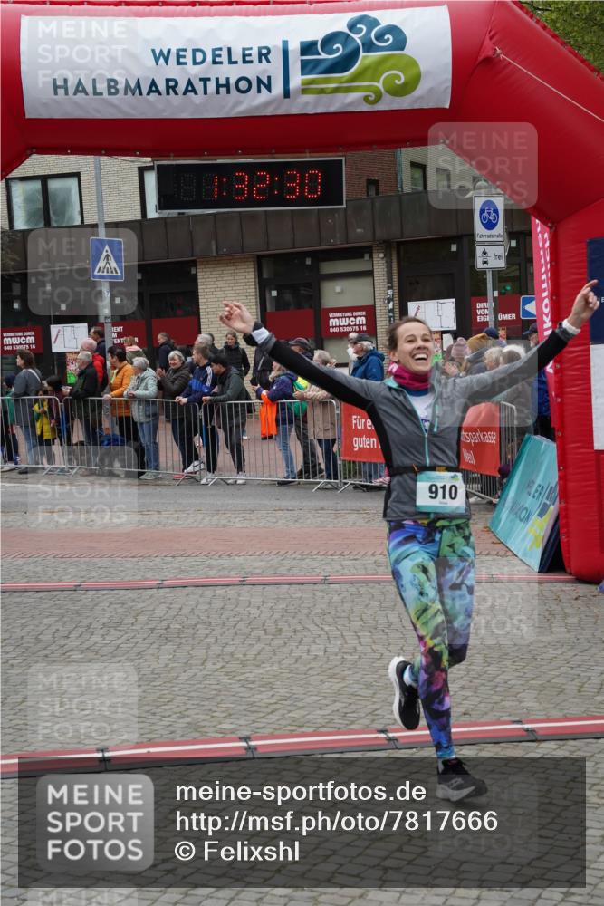 04.05.2025 - 8. Wedeler Halbmarathon Felixshl http://msf.ph/oto/7817666 04.05.2025 11:32:28 Ziel 236, 910, 1027 meine-sportfotos.de
