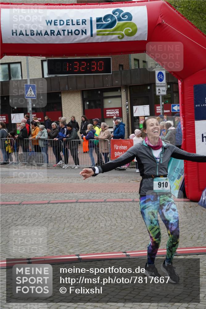 04.05.2025 - 8. Wedeler Halbmarathon Felixshl http://msf.ph/oto/7817667 04.05.2025 11:32:28 Ziel 236, 910, 1027 meine-sportfotos.de