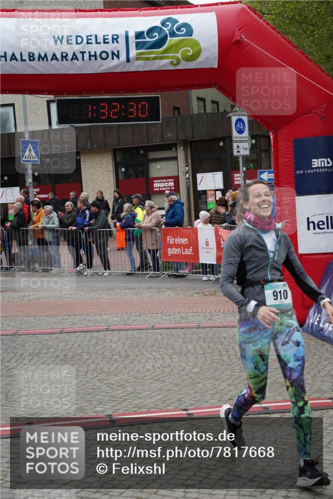 04.05.2025 - 8. Wedeler Halbmarathon Felixshl http://msf.ph/oto/7817668 04.05.2025 11:32:28 Ziel 236, 910, 1027 meine-sportfotos.de