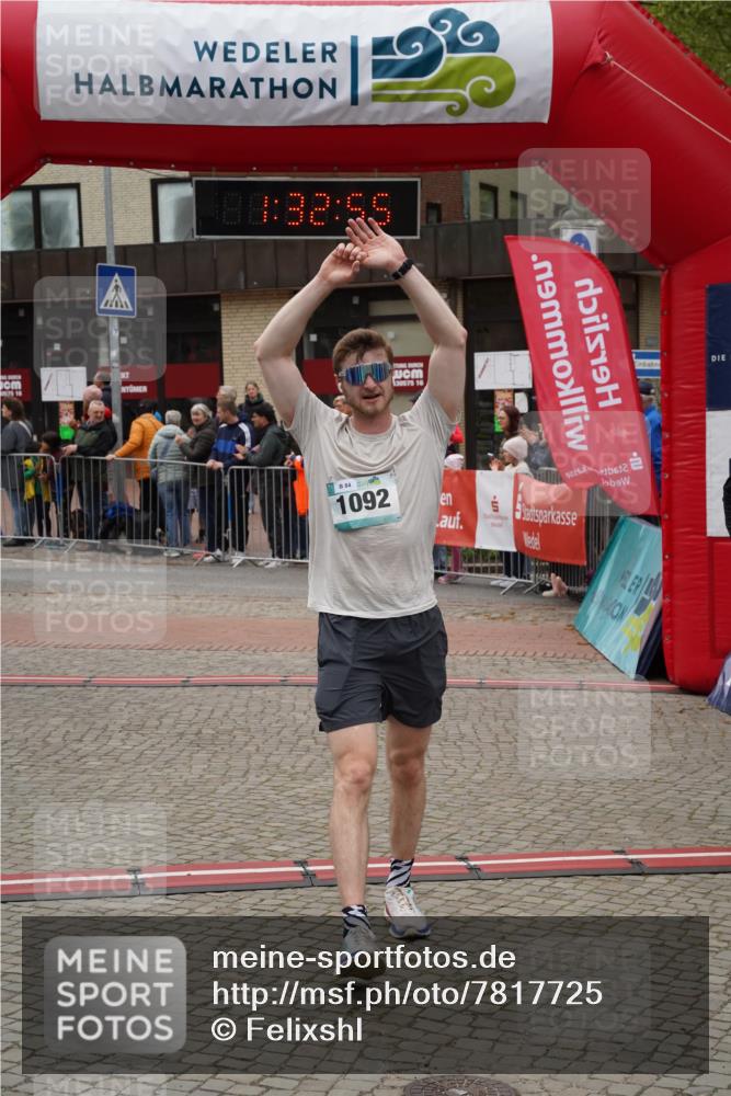 04.05.2025 - 8. Wedeler Halbmarathon Felixshl http://msf.ph/oto/7817725 04.05.2025 11:32:53 Ziel 33, 356, 696, 1092, 1160 meine-sportfotos.de