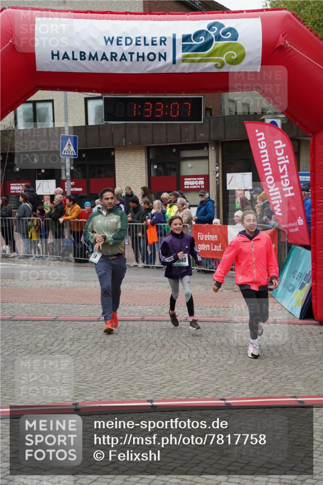 04.05.2025 - 8. Wedeler Halbmarathon Felixshl http://msf.ph/oto/7817758 04.05.2025 11:33:05 Ziel 615, 711, 729, 1040, 1122 meine-sportfotos.de
