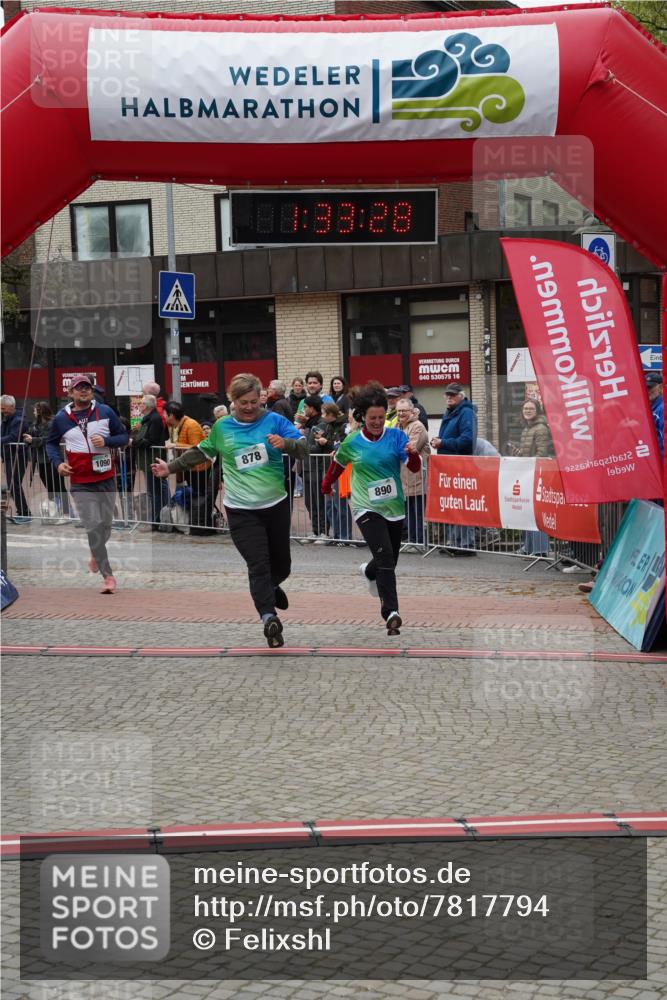 04.05.2025 - 8. Wedeler Halbmarathon Felixshl http://msf.ph/oto/7817794 04.05.2025 11:33:26 Ziel 878, 890, 1090 meine-sportfotos.de