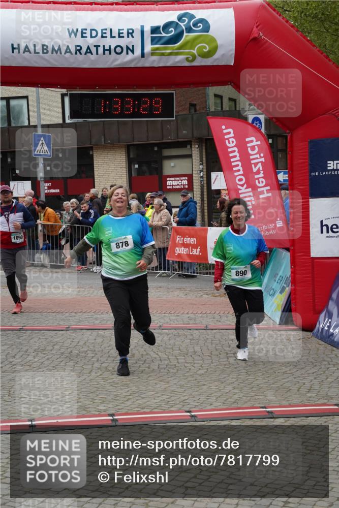 04.05.2025 - 8. Wedeler Halbmarathon Felixshl http://msf.ph/oto/7817799 04.05.2025 11:33:27 Ziel 878, 890, 1090 meine-sportfotos.de