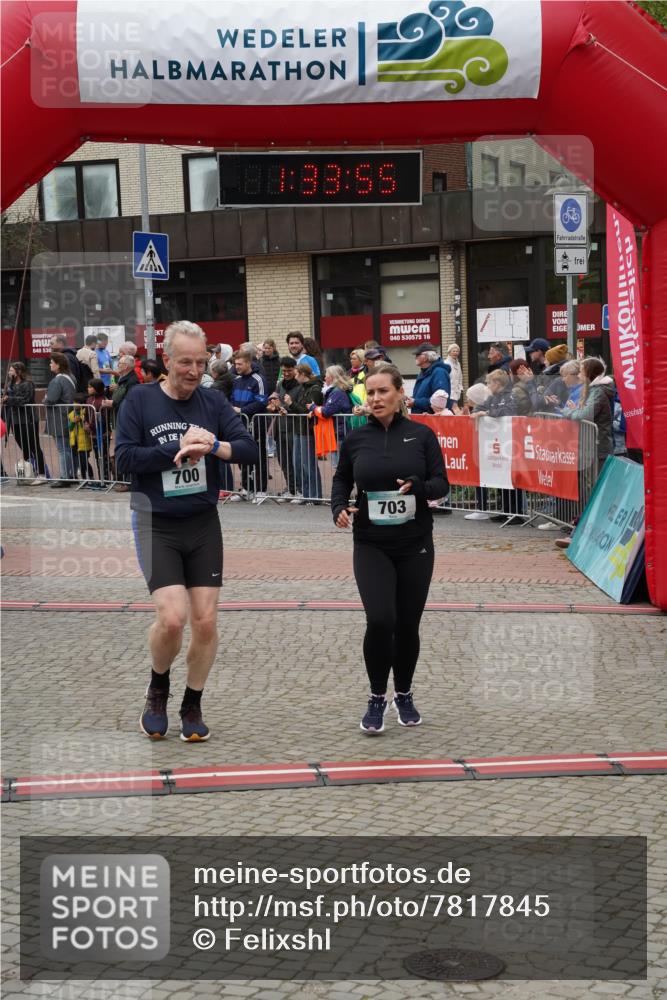 04.05.2025 - 8. Wedeler Halbmarathon Felixshl http://msf.ph/oto/7817845 04.05.2025 11:33:53 Ziel 336, 700, 703 meine-sportfotos.de