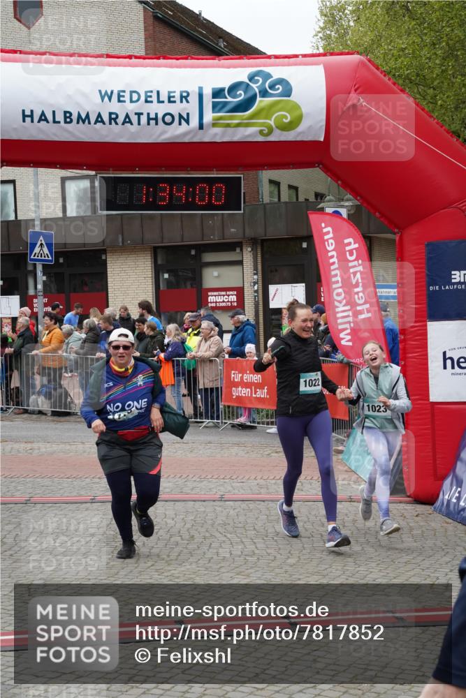 04.05.2025 - 8. Wedeler Halbmarathon Felixshl http://msf.ph/oto/7817852 04.05.2025 11:33:58 Ziel 700, 703, 1022, 1023, 1116 meine-sportfotos.de