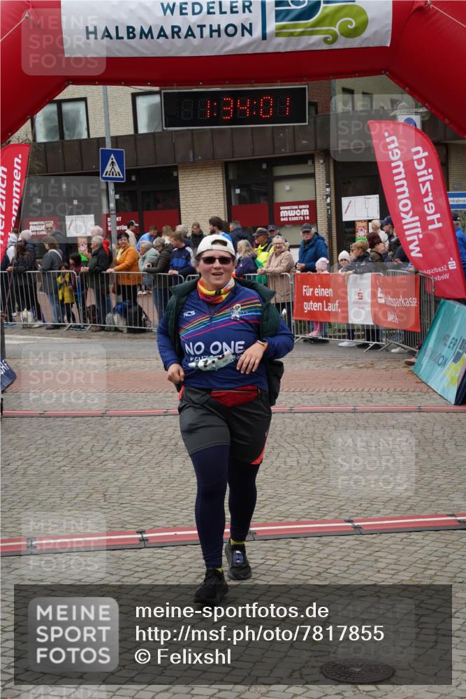 04.05.2025 - 8. Wedeler Halbmarathon Felixshl http://msf.ph/oto/7817855 04.05.2025 11:33:59 Ziel 1022, 1023, 1116 meine-sportfotos.de