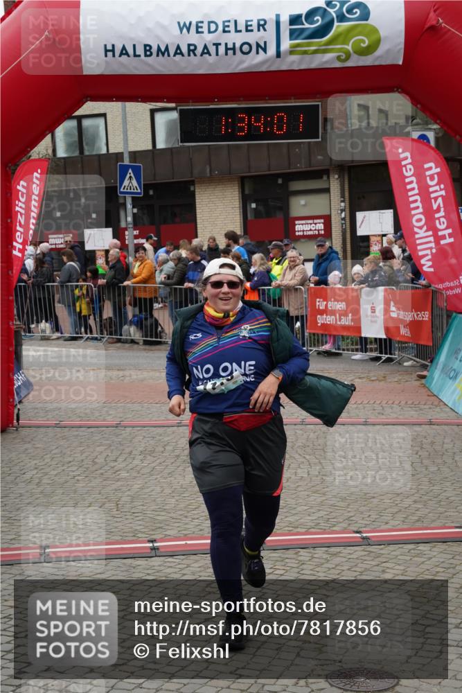 04.05.2025 - 8. Wedeler Halbmarathon Felixshl http://msf.ph/oto/7817856 04.05.2025 11:33:59 Ziel 1022, 1023, 1116 meine-sportfotos.de