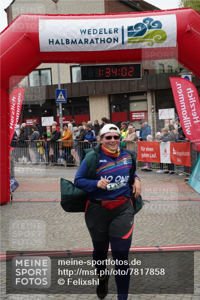 04.05.2025 - 8. Wedeler Halbmarathon Felixshl http://msf.ph/oto/7817858 04.05.2025 11:34:00 Ziel 1022, 1023, 1116 meine-sportfotos.de