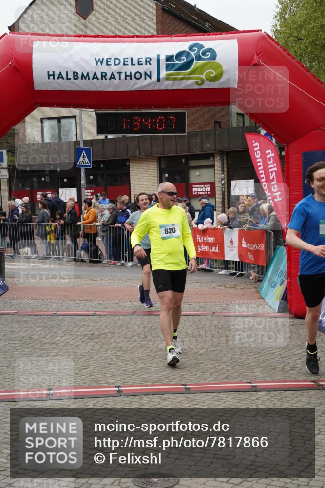04.05.2025 - 8. Wedeler Halbmarathon Felixshl http://msf.ph/oto/7817866 04.05.2025 11:34:05 Ziel 204, 557, 820 meine-sportfotos.de
