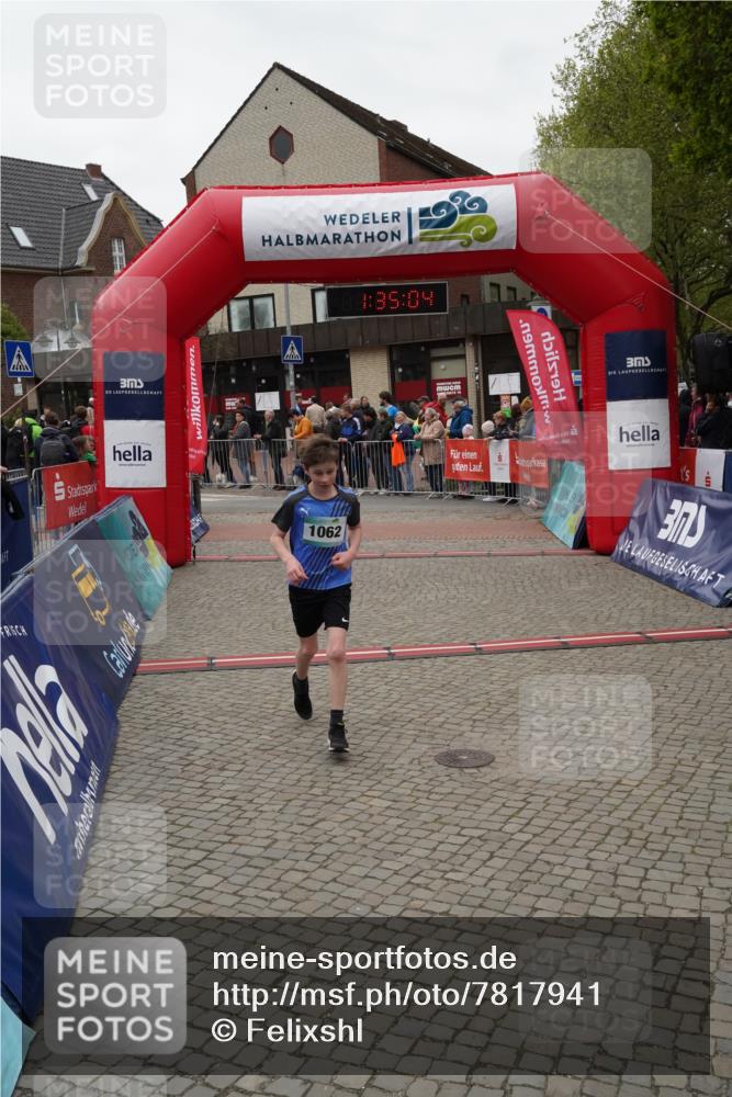 04.05.2025 - 8. Wedeler Halbmarathon Felixshl http://msf.ph/oto/7817941 04.05.2025 11:35:02 Ziel 755, 793, 822, 823 meine-sportfotos.de