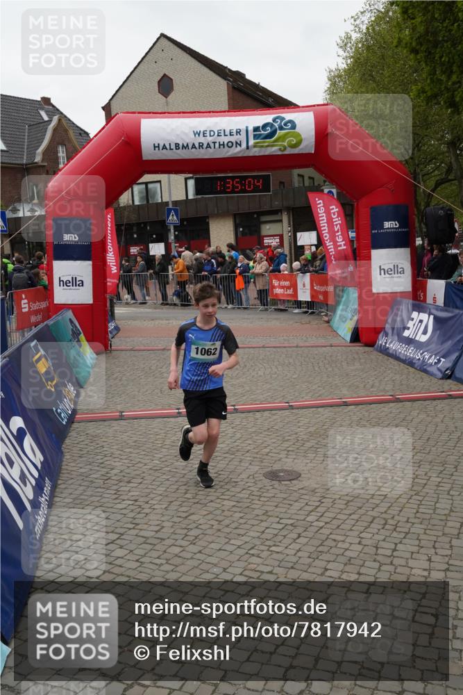 04.05.2025 - 8. Wedeler Halbmarathon Felixshl http://msf.ph/oto/7817942 04.05.2025 11:35:02 Ziel 755, 793, 822, 823 meine-sportfotos.de