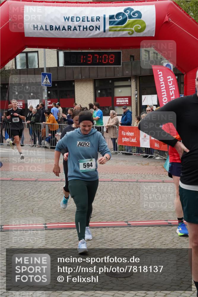04.05.2025 - 8. Wedeler Halbmarathon Felixshl http://msf.ph/oto/7818137 04.05.2025 11:37:06 Ziel 265, 594, 654, 1028, 1141 meine-sportfotos.de