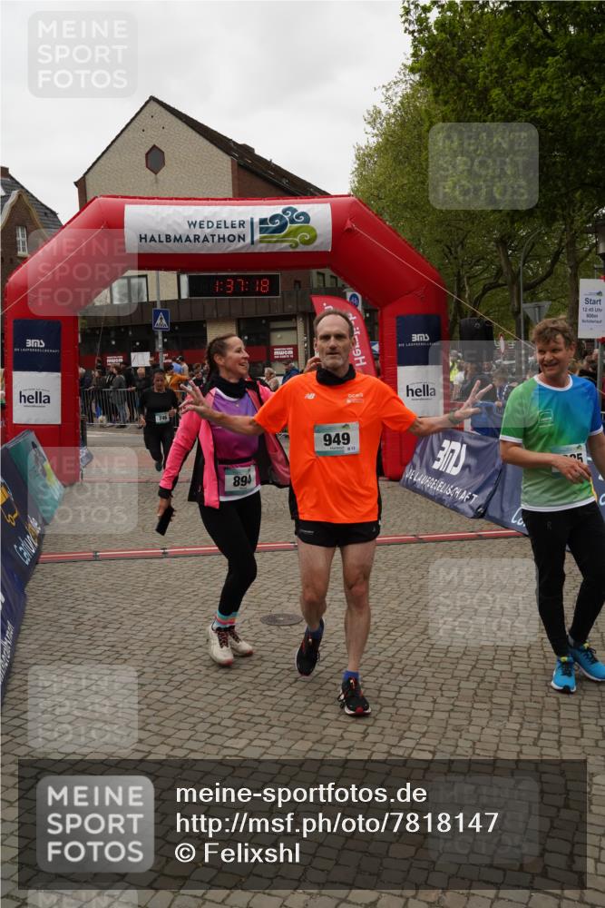 04.05.2025 - 8. Wedeler Halbmarathon Felixshl http://msf.ph/oto/7818147 04.05.2025 11:37:16 Ziel 746, 885, 894, 949, 986 meine-sportfotos.de