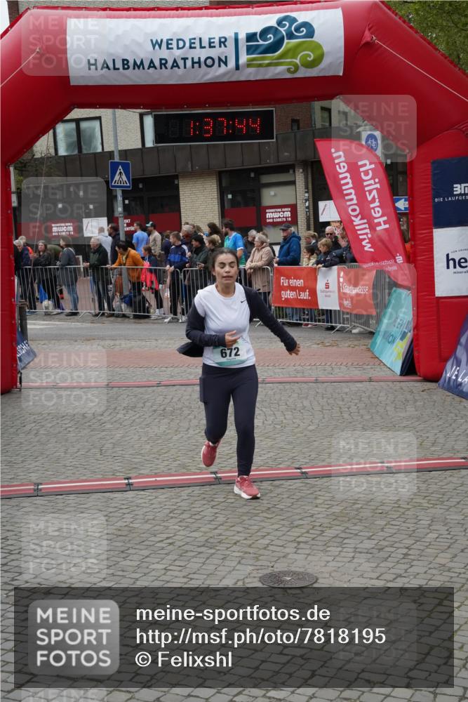 04.05.2025 - 8. Wedeler Halbmarathon Felixshl http://msf.ph/oto/7818195 04.05.2025 11:37:42 Ziel 436, 672, 1175 meine-sportfotos.de