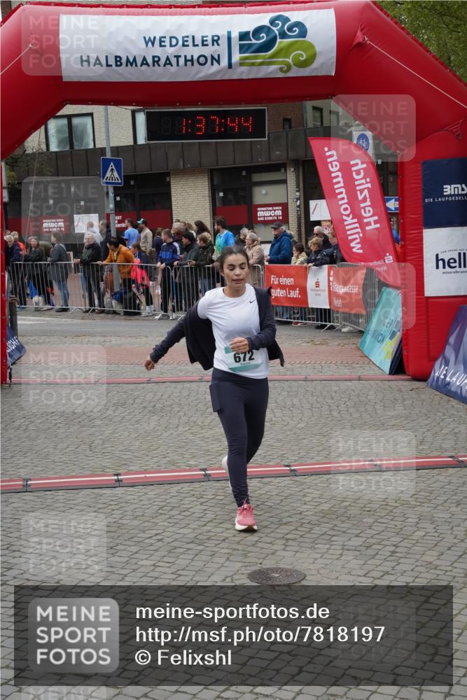 04.05.2025 - 8. Wedeler Halbmarathon Felixshl http://msf.ph/oto/7818197 04.05.2025 11:37:42 Ziel 436, 672, 1175 meine-sportfotos.de