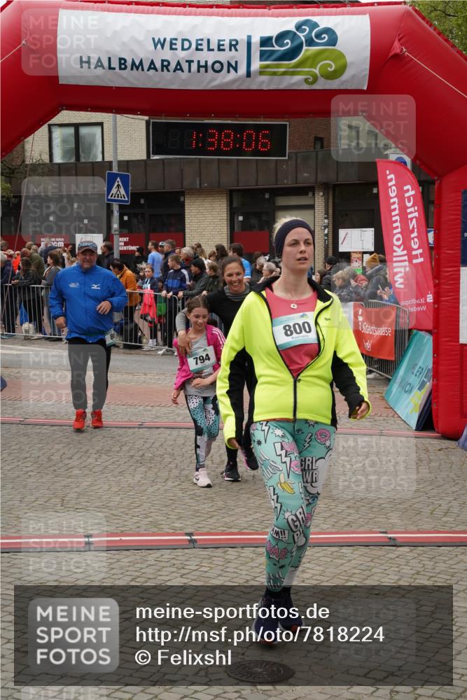 04.05.2025 - 8. Wedeler Halbmarathon Felixshl http://msf.ph/oto/7818224 04.05.2025 11:38:04 Ziel 86, 794, 795, 800, 838, 1194 meine-sportfotos.de