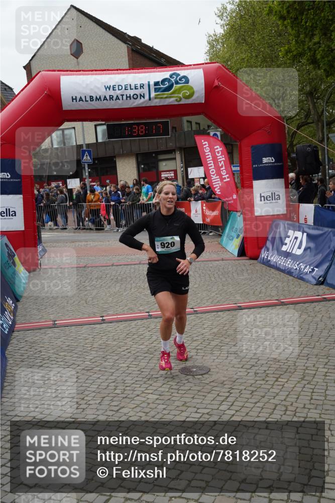 04.05.2025 - 8. Wedeler Halbmarathon Felixshl http://msf.ph/oto/7818252 04.05.2025 11:38:15 Ziel 816, 844, 920 meine-sportfotos.de