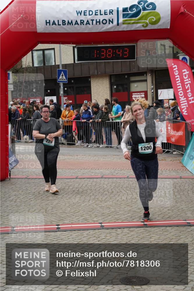 04.05.2025 - 8. Wedeler Halbmarathon Felixshl http://msf.ph/oto/7818306 04.05.2025 11:38:41 Ziel 225, 737, 1146, 1200 meine-sportfotos.de
