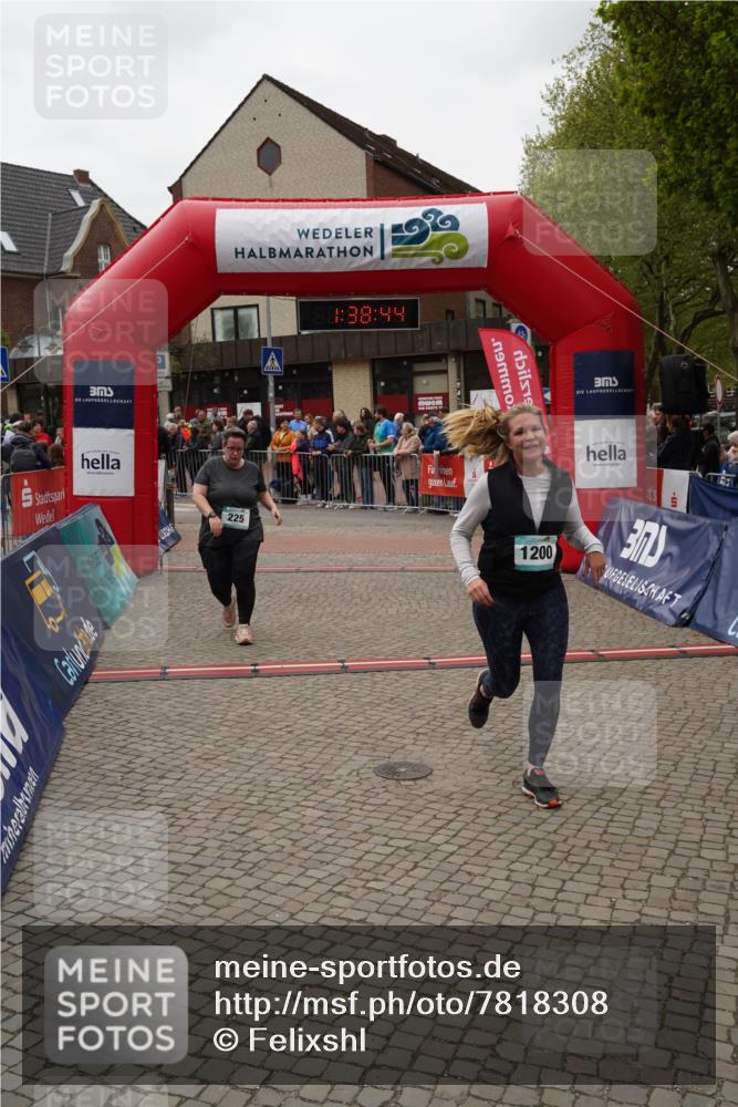 04.05.2025 - 8. Wedeler Halbmarathon Felixshl http://msf.ph/oto/7818308 04.05.2025 11:38:42 Ziel 225, 737, 1146, 1200 meine-sportfotos.de