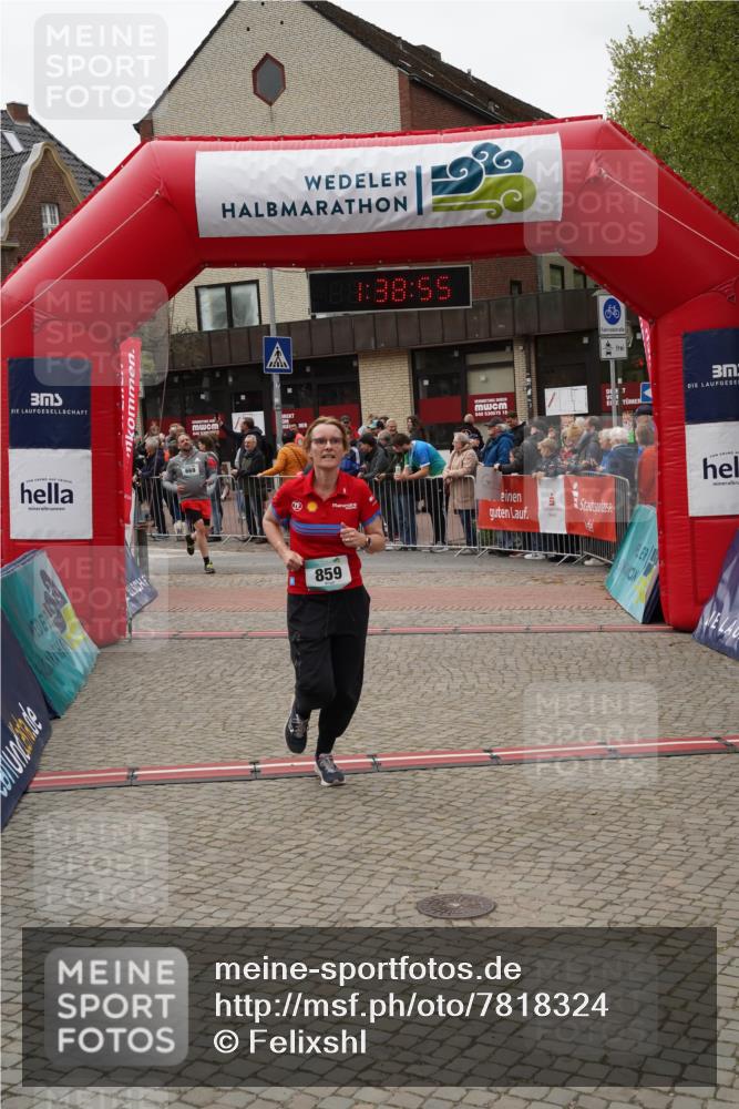 04.05.2025 - 8. Wedeler Halbmarathon Felixshl http://msf.ph/oto/7818324 04.05.2025 11:38:53 Ziel 669, 859 meine-sportfotos.de