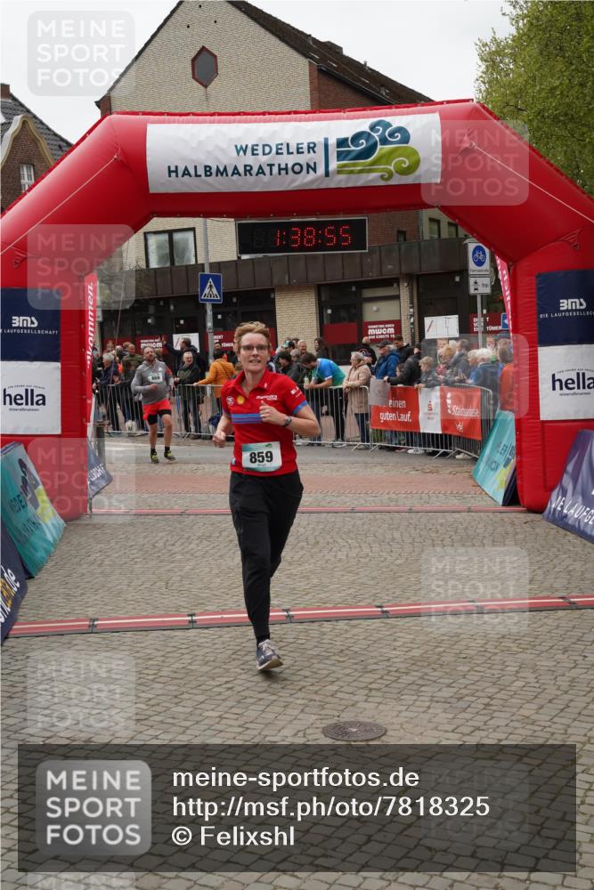 04.05.2025 - 8. Wedeler Halbmarathon Felixshl http://msf.ph/oto/7818325 04.05.2025 11:38:53 Ziel 669, 859 meine-sportfotos.de