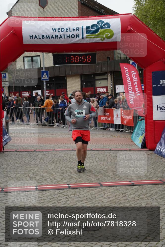 04.05.2025 - 8. Wedeler Halbmarathon Felixshl http://msf.ph/oto/7818328 04.05.2025 11:38:56 Ziel 669, 859 meine-sportfotos.de