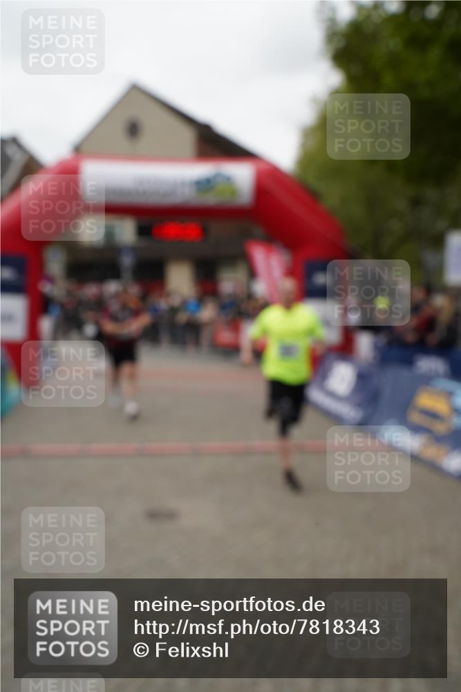 04.05.2025 - 8. Wedeler Halbmarathon Felixshl http://msf.ph/oto/7818343 04.05.2025 11:39:03 Ziel 72, 73, 170, 620, 799 meine-sportfotos.de