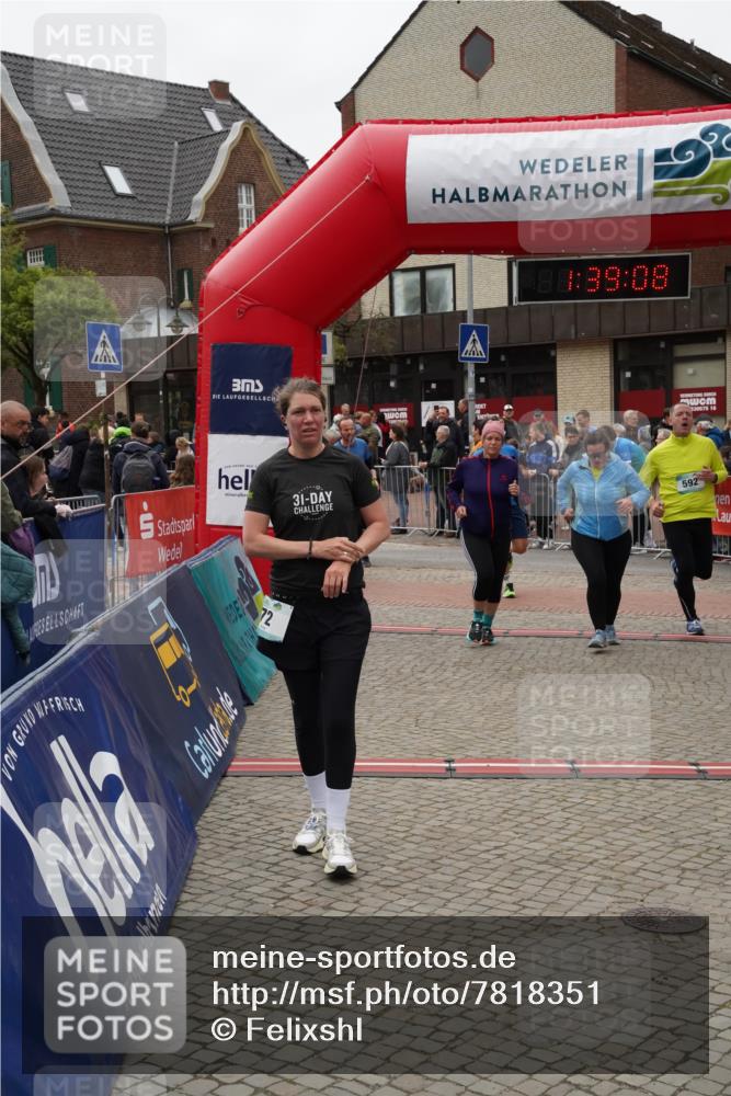 04.05.2025 - 8. Wedeler Halbmarathon Felixshl http://msf.ph/oto/7818351 04.05.2025 11:39:06 Ziel 72, 73, 170, 493, 496, 592, 620, 799, 1047, 1049 meine-sportfotos.de