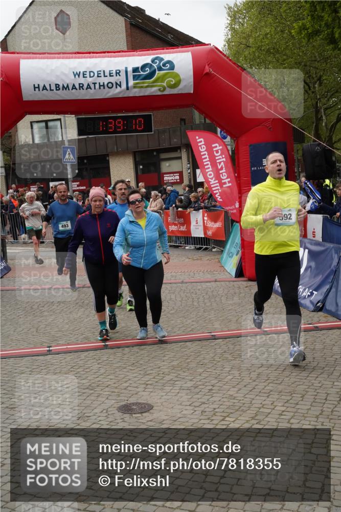 04.05.2025 - 8. Wedeler Halbmarathon Felixshl http://msf.ph/oto/7818355 04.05.2025 11:39:08 Ziel 72, 73, 170, 493, 496, 592, 620, 835, 1047, 1049 meine-sportfotos.de