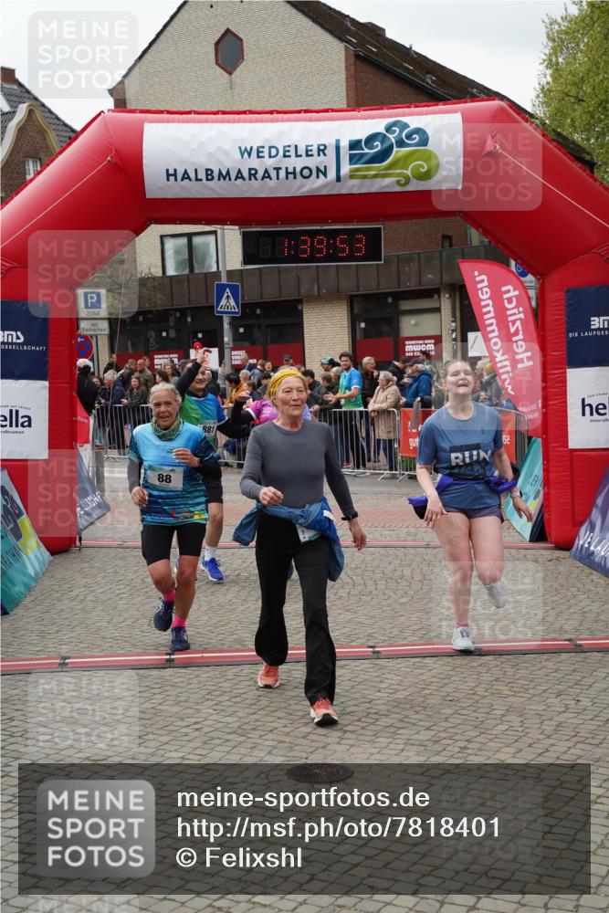 04.05.2025 - 8. Wedeler Halbmarathon Felixshl http://msf.ph/oto/7818401 04.05.2025 11:39:51 Ziel 88, 98, 152, 803, 880, 881, 1057 meine-sportfotos.de