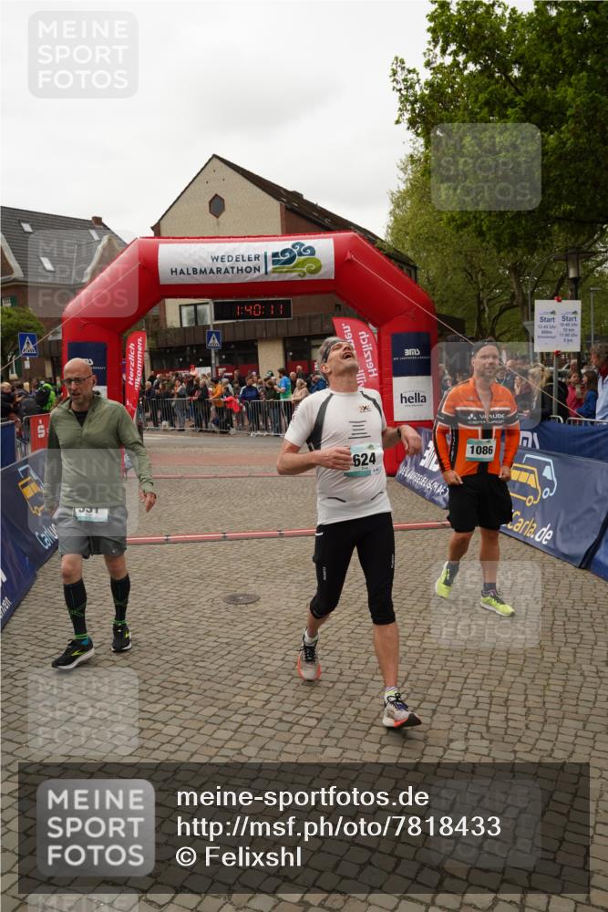 04.05.2025 - 8. Wedeler Halbmarathon Felixshl http://msf.ph/oto/7818433 04.05.2025 11:40:09 Ziel 69, 331, 624 meine-sportfotos.de