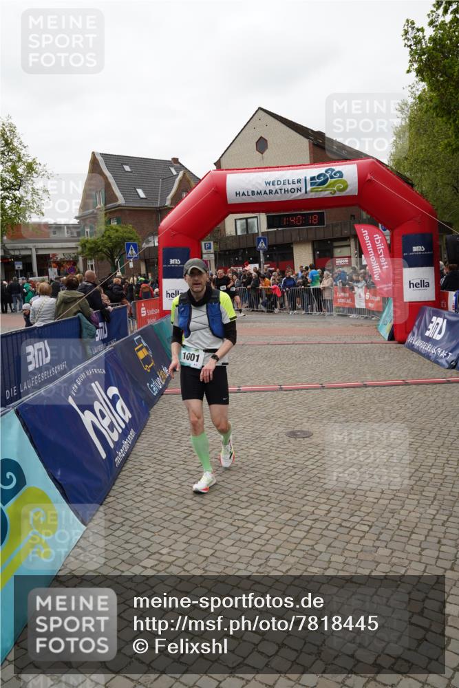 04.05.2025 - 8. Wedeler Halbmarathon Felixshl http://msf.ph/oto/7818445 04.05.2025 11:40:16 Ziel 69, 390, 817, 1001 meine-sportfotos.de