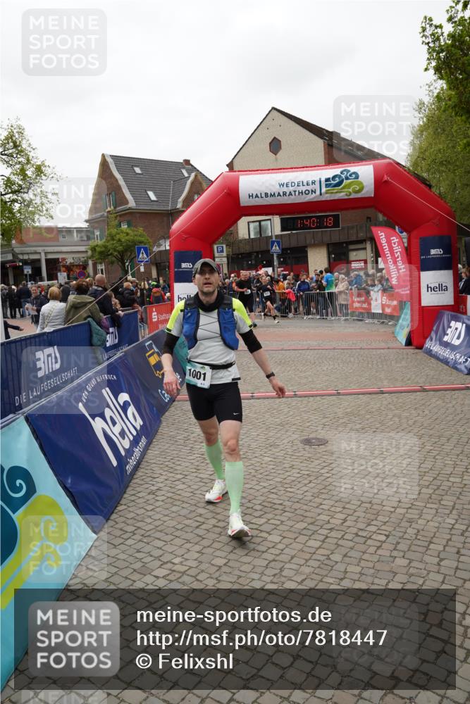 04.05.2025 - 8. Wedeler Halbmarathon Felixshl http://msf.ph/oto/7818447 04.05.2025 11:40:16 Ziel 69, 390, 817, 1001 meine-sportfotos.de