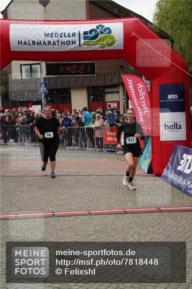 04.05.2025 - 8. Wedeler Halbmarathon Felixshl http://msf.ph/oto/7818448 04.05.2025 11:40:19 Ziel 390, 817, 1001 meine-sportfotos.de
