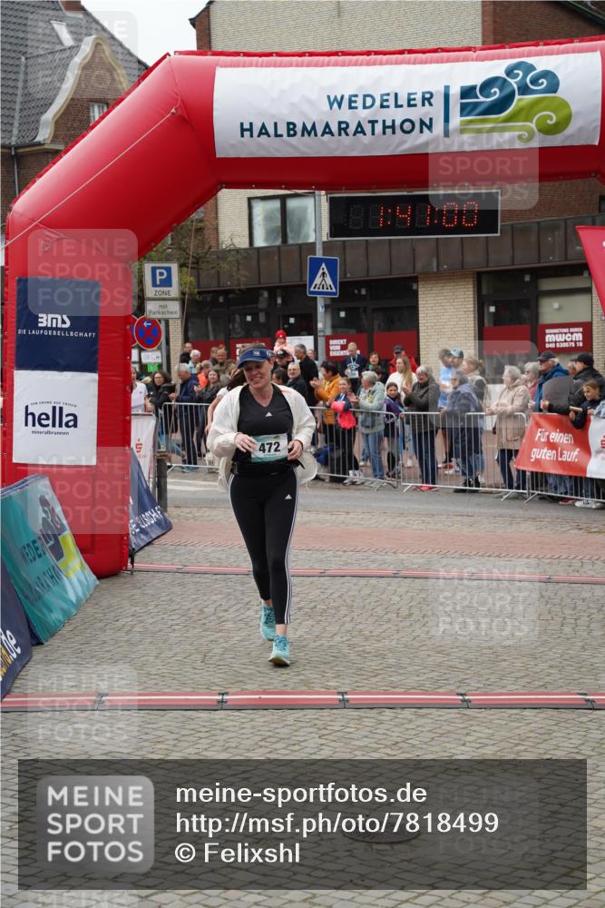 04.05.2025 - 8. Wedeler Halbmarathon Felixshl http://msf.ph/oto/7818499 04.05.2025 11:40:58 Ziel 472, 953, 954 meine-sportfotos.de