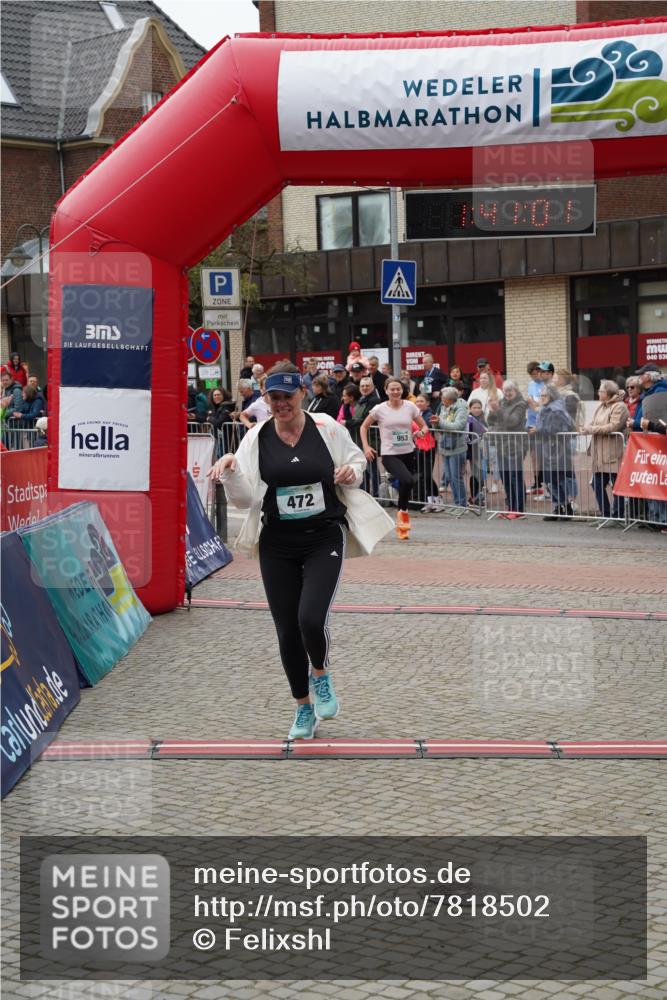 04.05.2025 - 8. Wedeler Halbmarathon Felixshl http://msf.ph/oto/7818502 04.05.2025 11:40:59 Ziel 472, 512, 953, 954 meine-sportfotos.de
