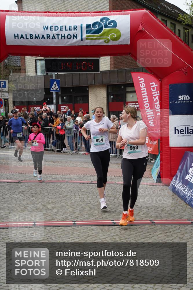 04.05.2025 - 8. Wedeler Halbmarathon Felixshl http://msf.ph/oto/7818509 04.05.2025 11:41:02 Ziel 395, 472, 512, 953, 954, 1138 meine-sportfotos.de