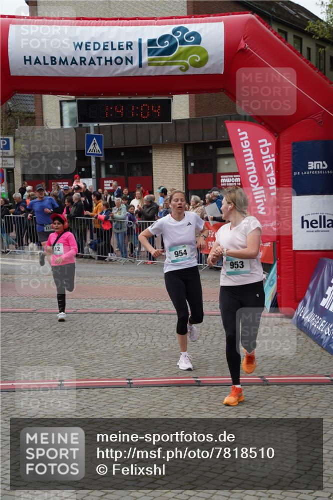 04.05.2025 - 8. Wedeler Halbmarathon Felixshl http://msf.ph/oto/7818510 04.05.2025 11:41:02 Ziel 395, 472, 512, 953, 954, 1138 meine-sportfotos.de