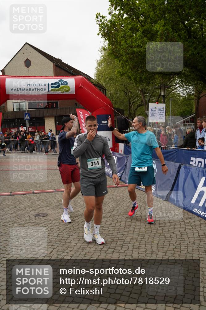 04.05.2025 - 8. Wedeler Halbmarathon Felixshl http://msf.ph/oto/7818529 04.05.2025 11:41:19 Ziel 132, 314, 870, 950 meine-sportfotos.de