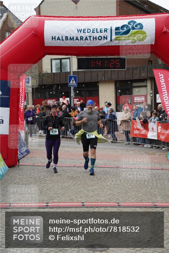 04.05.2025 - 8. Wedeler Halbmarathon Felixshl http://msf.ph/oto/7818532 04.05.2025 11:41:23 Ziel 527, 864, 870, 871, 1171 meine-sportfotos.de