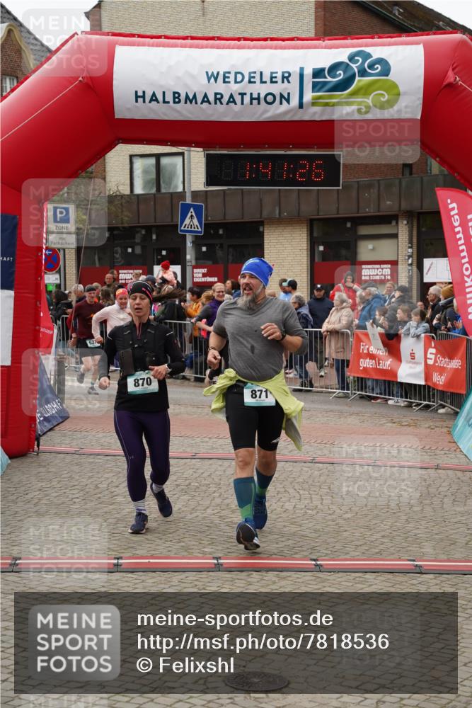 04.05.2025 - 8. Wedeler Halbmarathon Felixshl http://msf.ph/oto/7818536 04.05.2025 11:41:24 Ziel 527, 864, 870, 871, 1171 meine-sportfotos.de