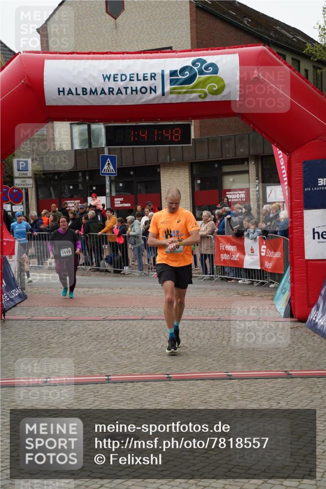 04.05.2025 - 8. Wedeler Halbmarathon Felixshl http://msf.ph/oto/7818557 04.05.2025 11:41:46 Ziel 8, 706, 1119 meine-sportfotos.de