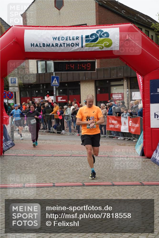 04.05.2025 - 8. Wedeler Halbmarathon Felixshl http://msf.ph/oto/7818558 04.05.2025 11:41:46 Ziel 8, 706, 1119 meine-sportfotos.de