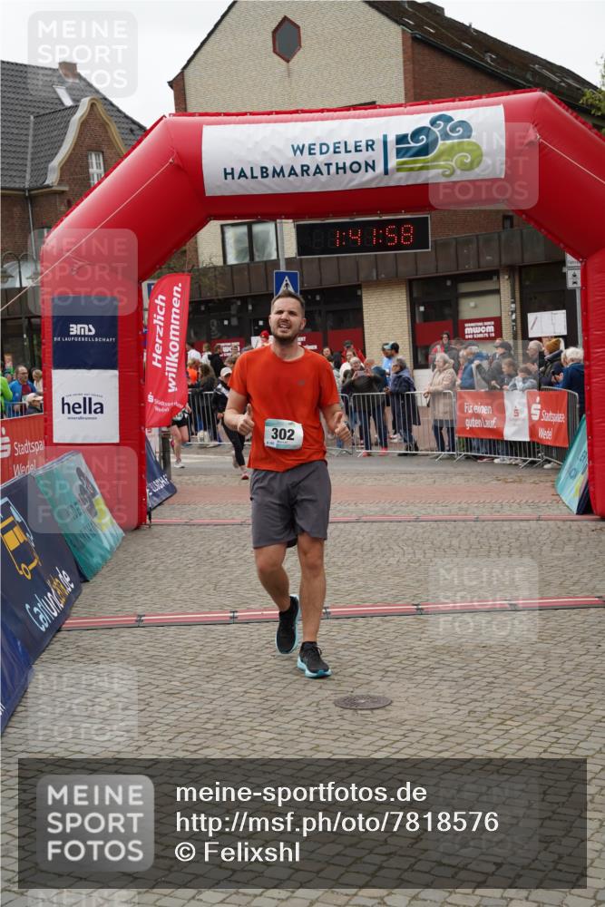 04.05.2025 - 8. Wedeler Halbmarathon Felixshl http://msf.ph/oto/7818576 04.05.2025 11:41:56 Ziel 302, 680, 681 meine-sportfotos.de