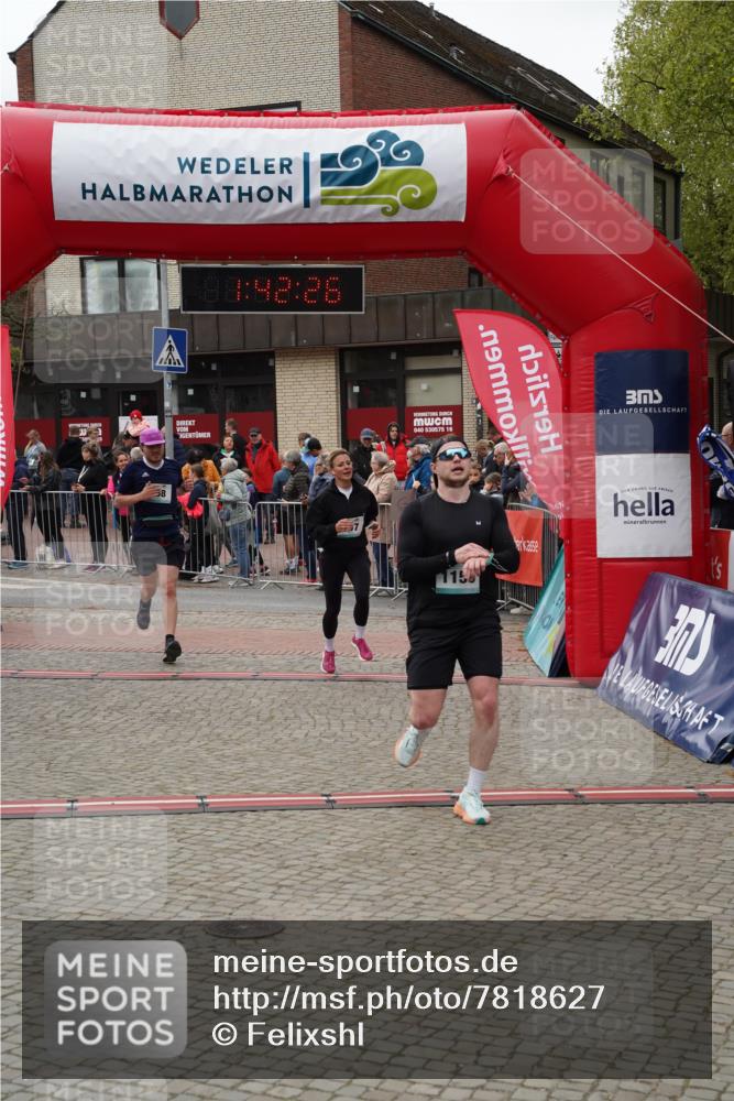 04.05.2025 - 8. Wedeler Halbmarathon Felixshl http://msf.ph/oto/7818627 04.05.2025 11:42:24 Ziel 156, 157, 258, 1150 meine-sportfotos.de