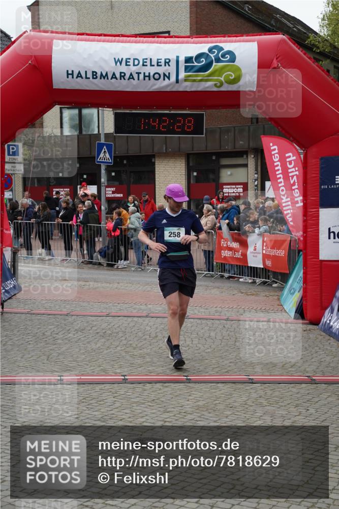 04.05.2025 - 8. Wedeler Halbmarathon Felixshl http://msf.ph/oto/7818629 04.05.2025 11:42:25 Ziel 156, 157, 258, 1150 meine-sportfotos.de