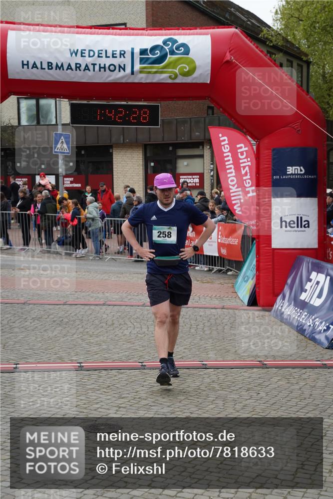 04.05.2025 - 8. Wedeler Halbmarathon Felixshl http://msf.ph/oto/7818633 04.05.2025 11:42:26 Ziel 156, 157, 258, 1150 meine-sportfotos.de